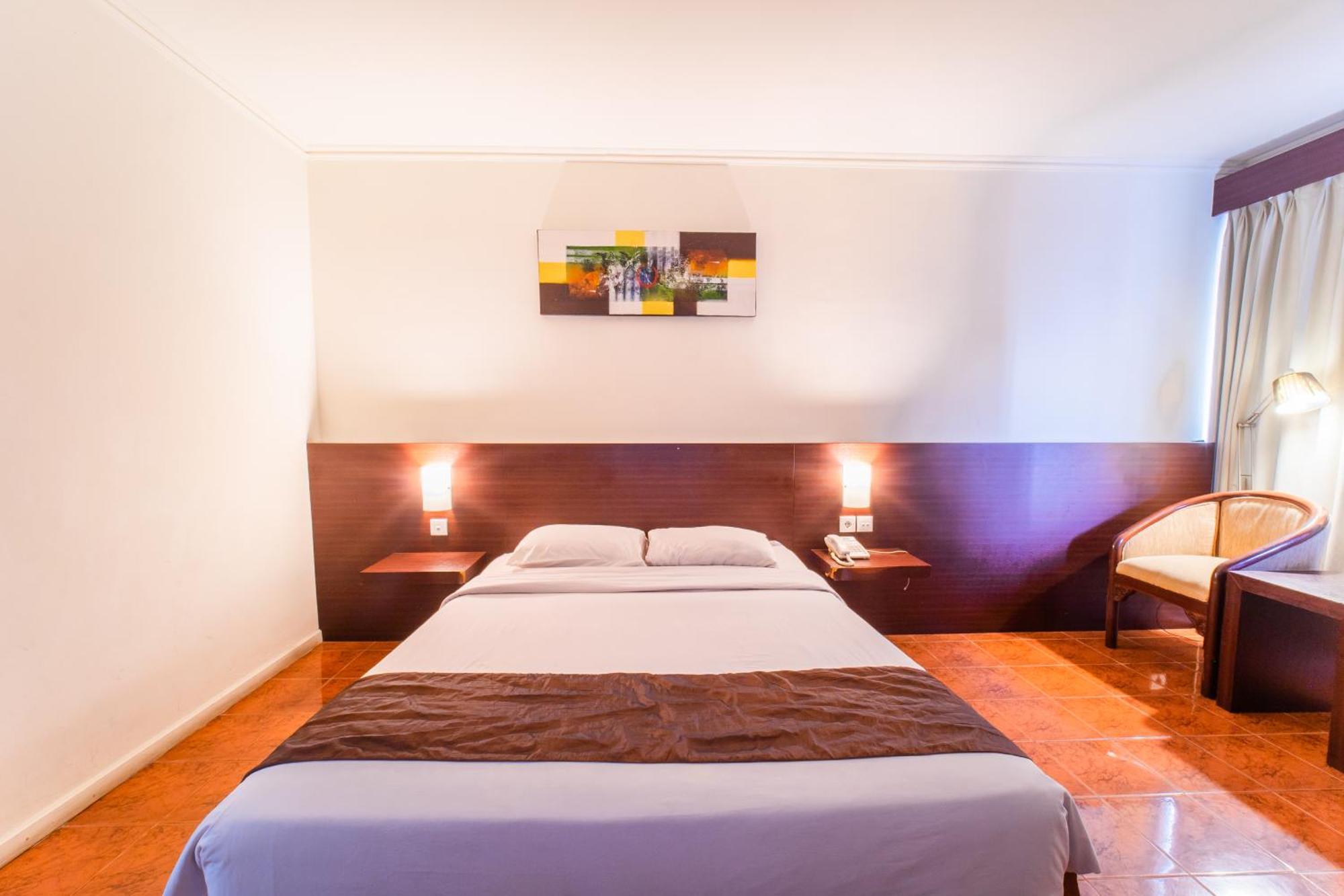 Adika Hotel Bahtera Klandasan Kecil Экстерьер фото