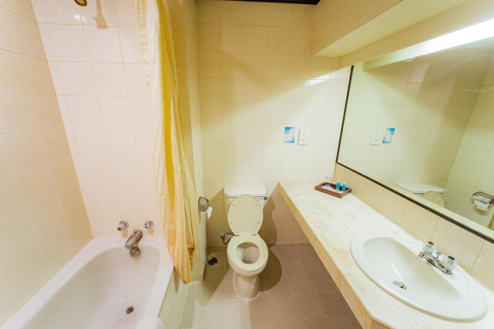Adika Hotel Bahtera Klandasan Kecil Экстерьер фото