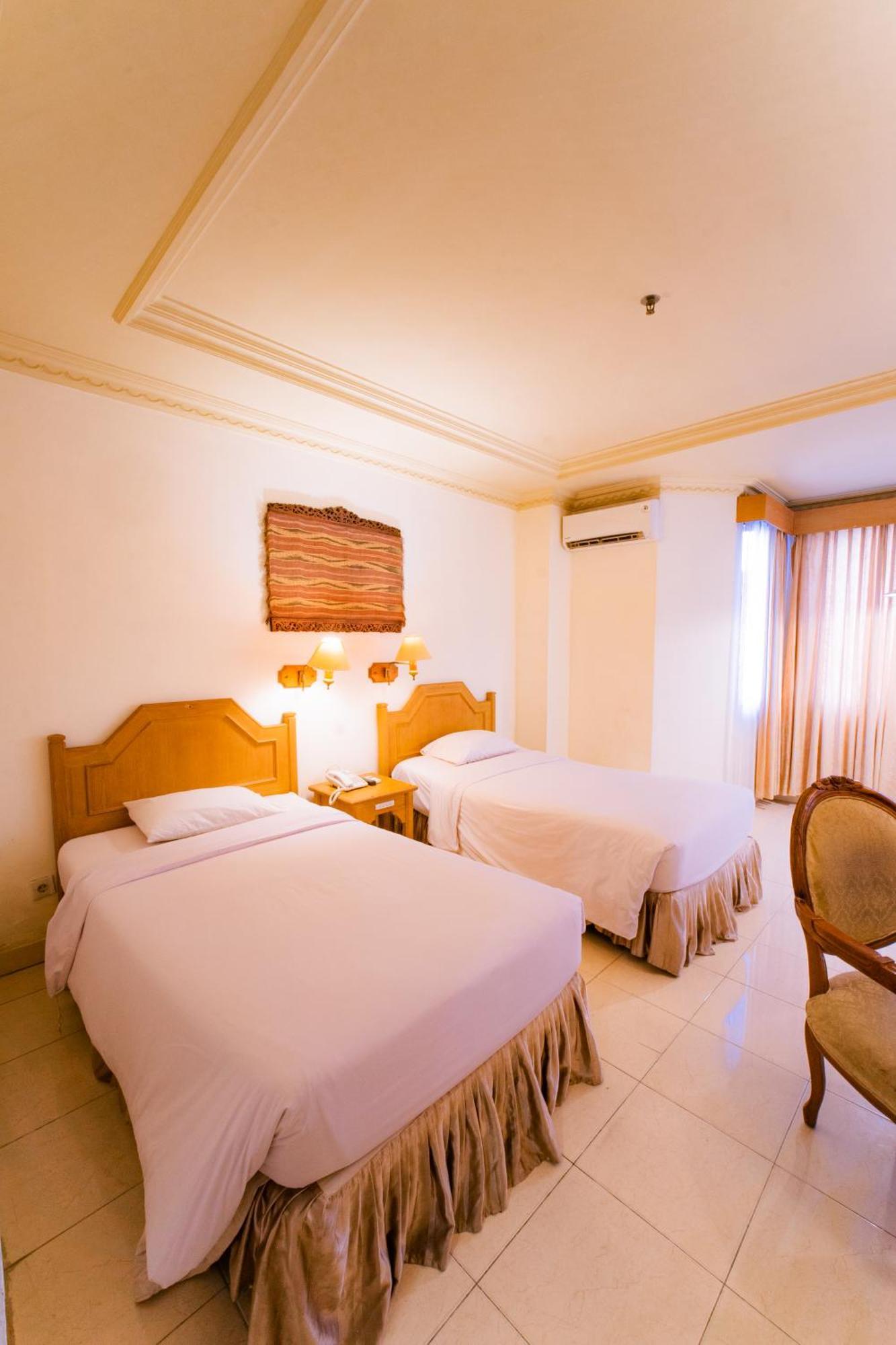 Adika Hotel Bahtera Klandasan Kecil Экстерьер фото