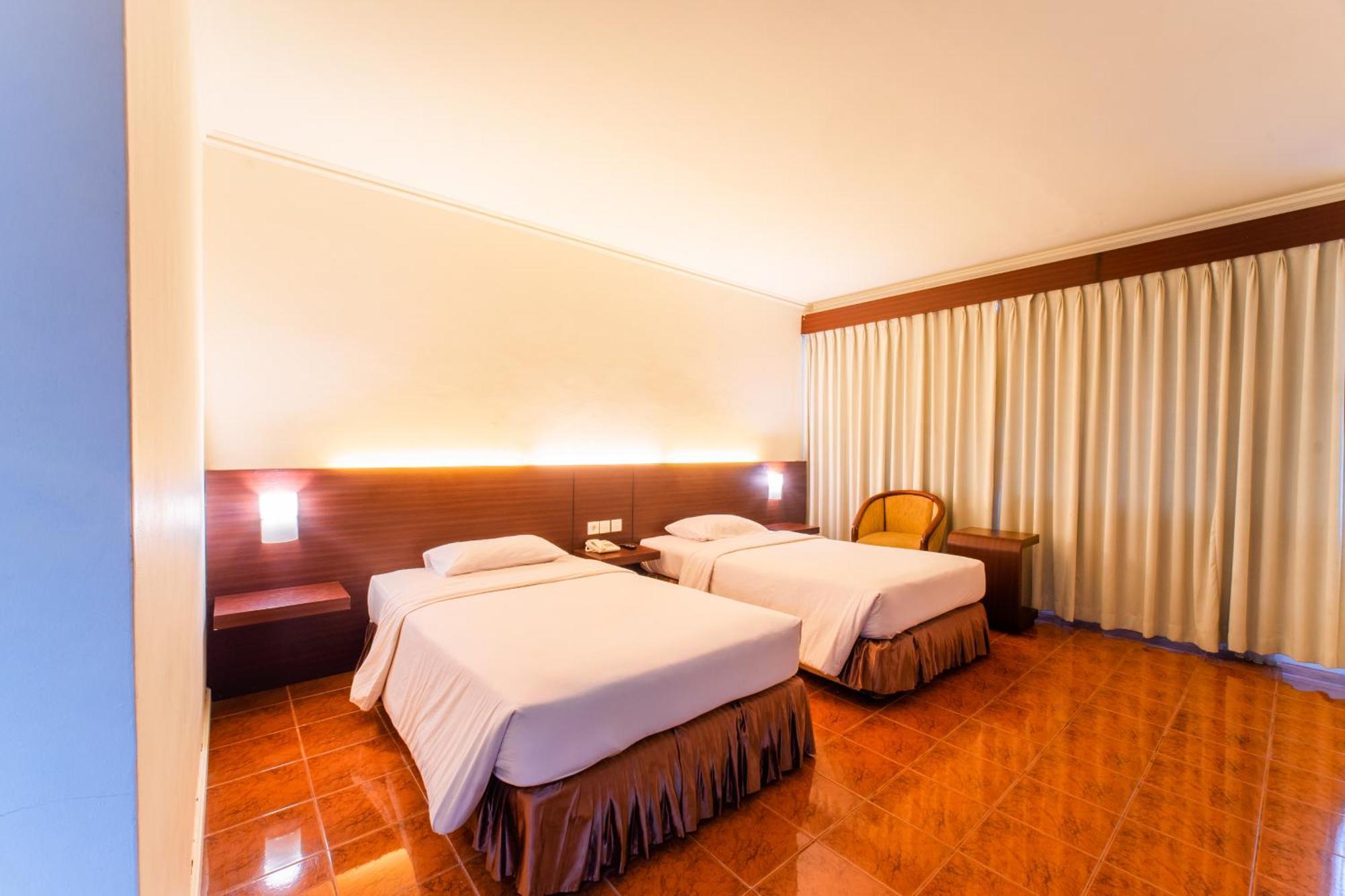 Adika Hotel Bahtera Klandasan Kecil Экстерьер фото